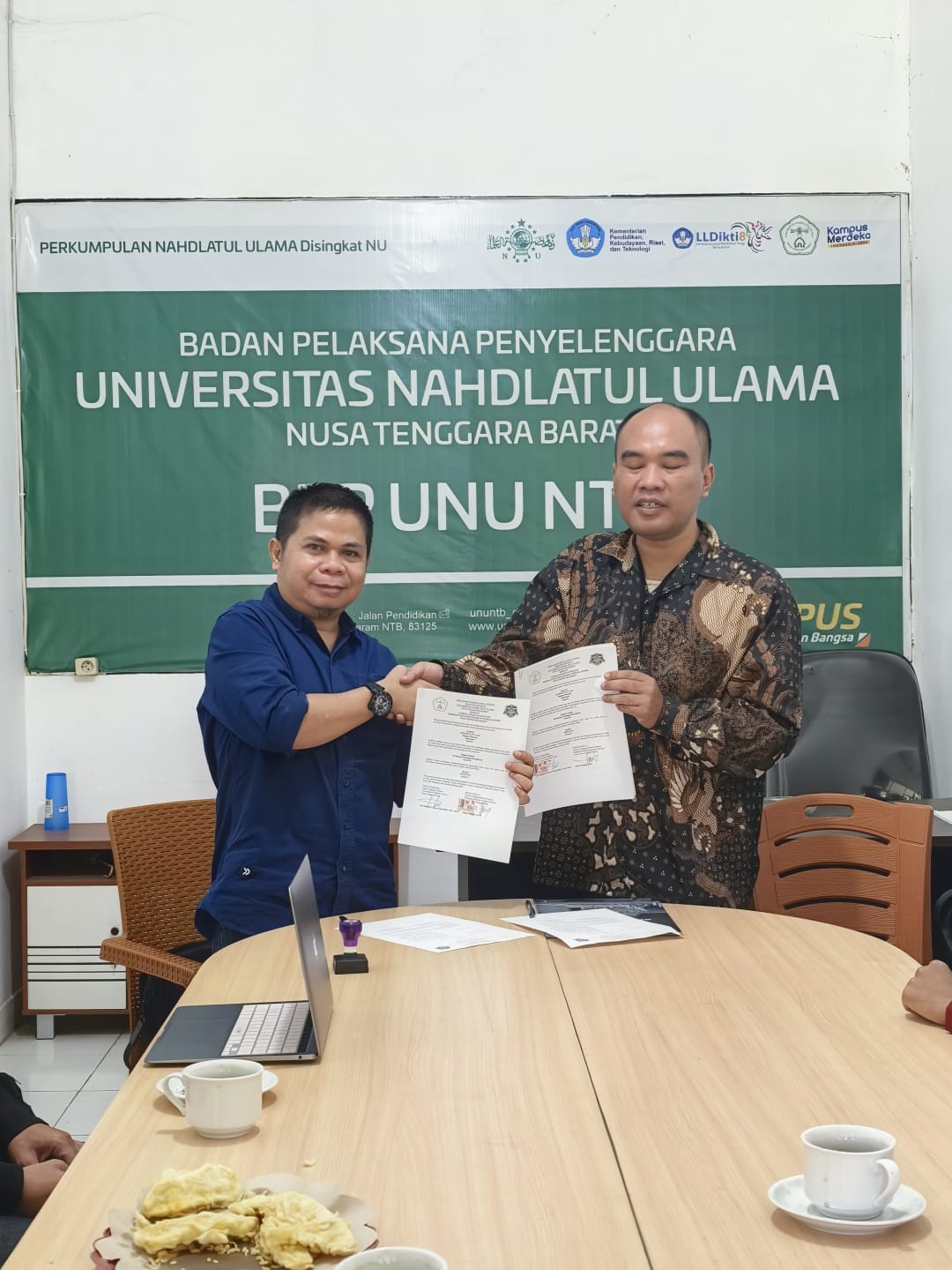 Penandatanganan MoU antara LBH Ansor NTB dan Fakultas Hukum UNU NTB untuk program Satu Desa Satu Paralegal di Mataram.