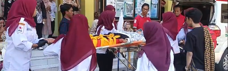 PMI Kabupaten Lombok Barat Meriahkan Demo Ekstrakurikuler PMR di Empat Sekolah melalui Simulasi Pertolongan Pertama